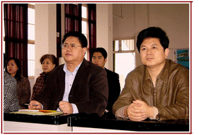 姜宏德教授与中国双语教育研究会常务副会长欧文先生在桂林观摩双语课堂教学